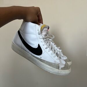 Nike Blazer Mid ‘77 white trainers (SOLD)